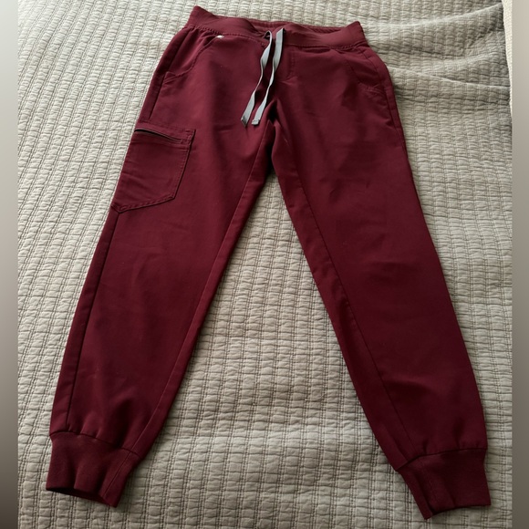 COPY - FIGS technical collection maroon jogger scrub pants - Picture 1 of 3